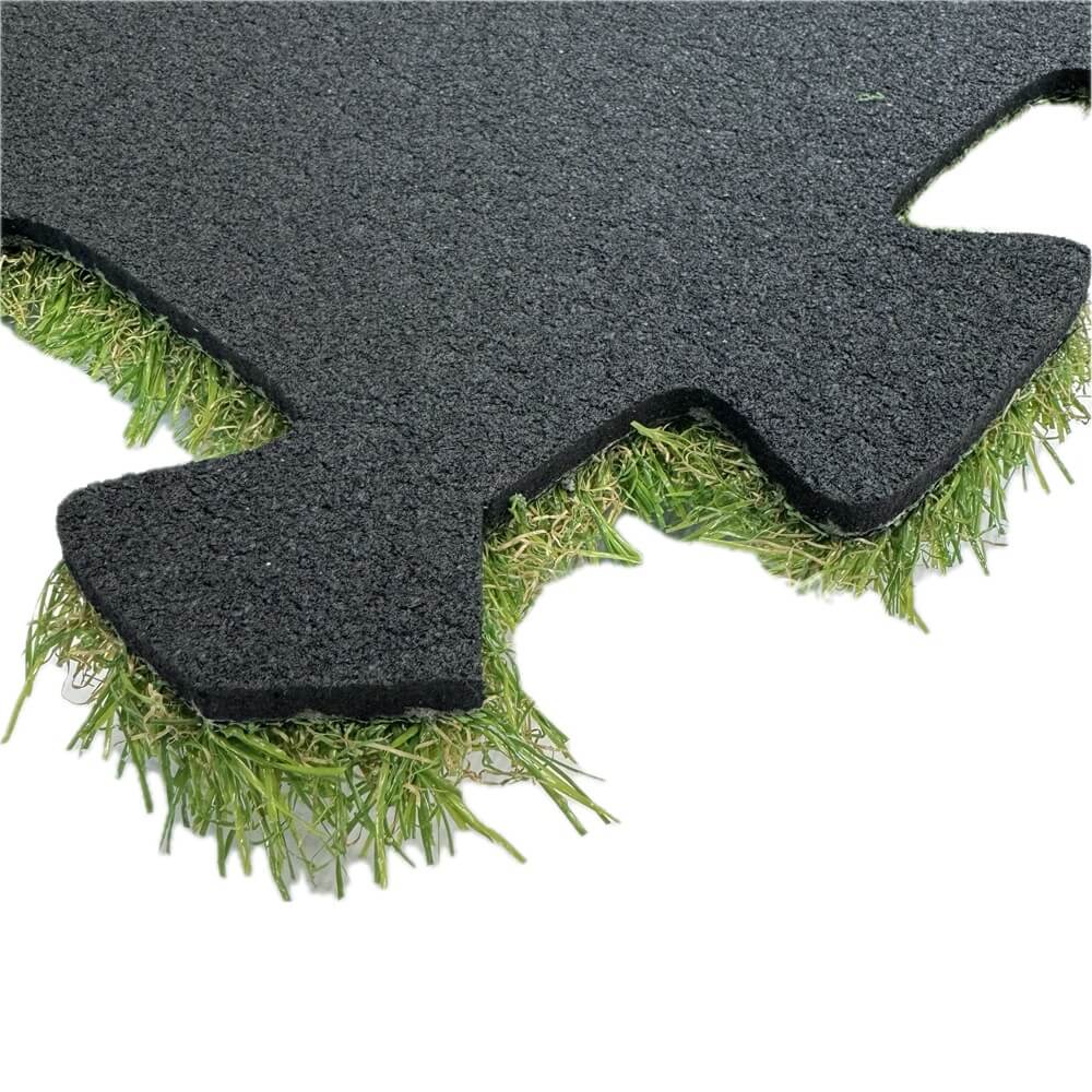 Kunstrasen mit Gummibeschichtung an der Unterseite